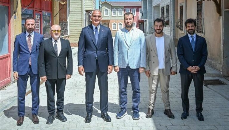 dunyanin-gozu-turk-dizilerinde-170-ulkede-1-milyardan-fazla-izleyici-7RiTpkHv.jpg