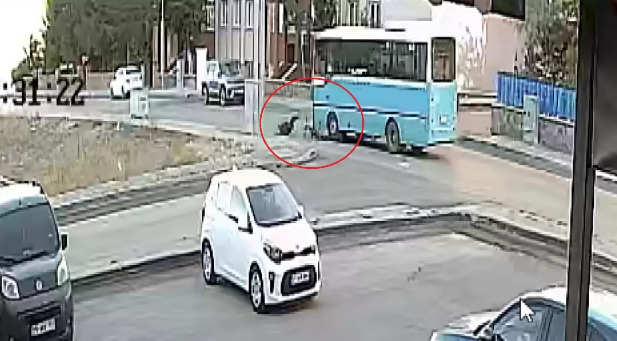 erzurumda bisikletli cocuga otobus carpti YFNQvUOy