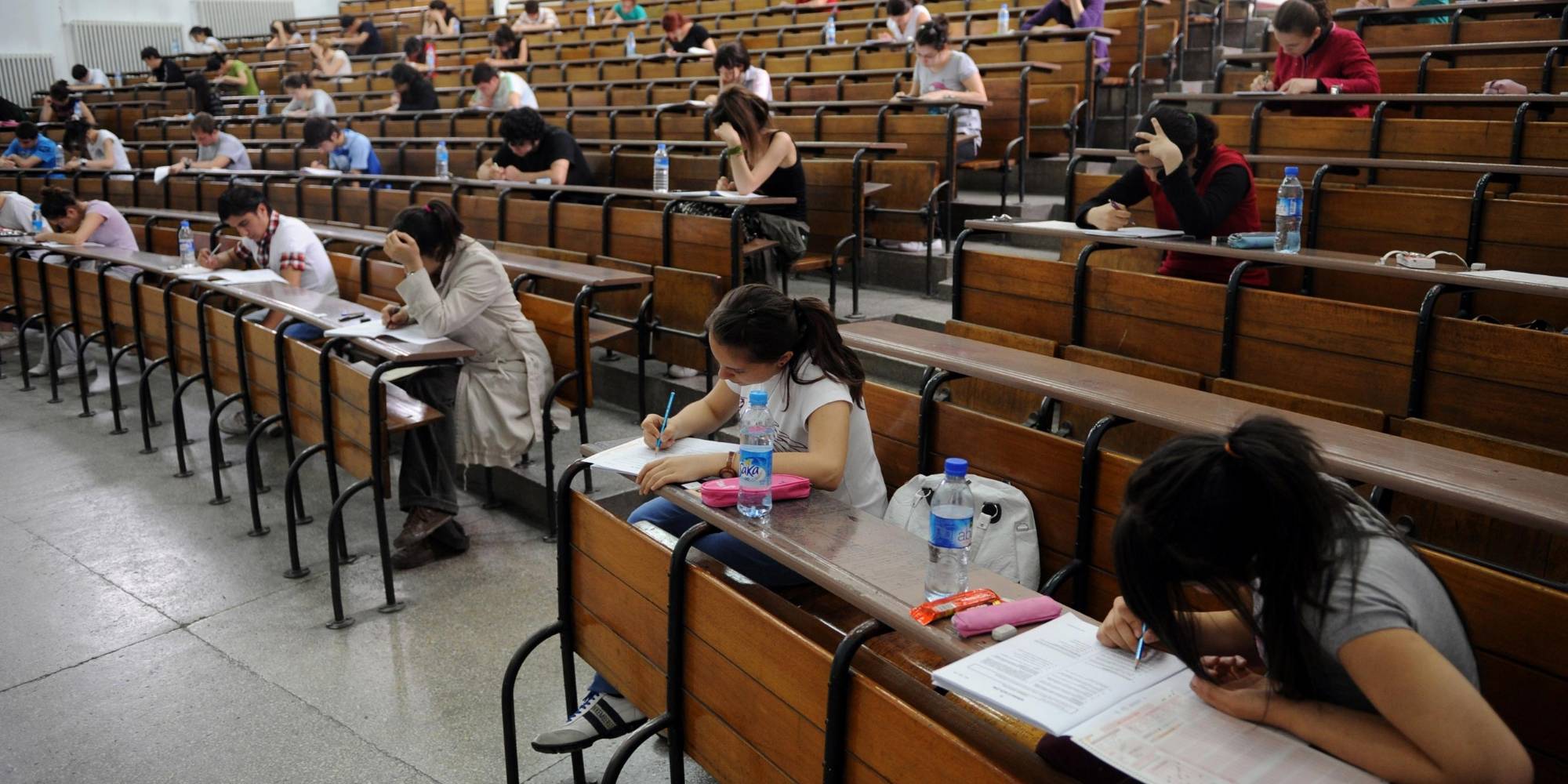 her yil sinav sektorune 10 milyar dolar para akiyor CMvEjJQE