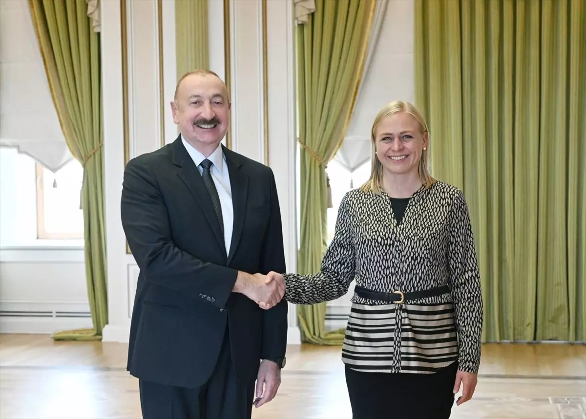 aliyev agit donem baskani valtoneni kabul etti 1EXwXvjd.jpg