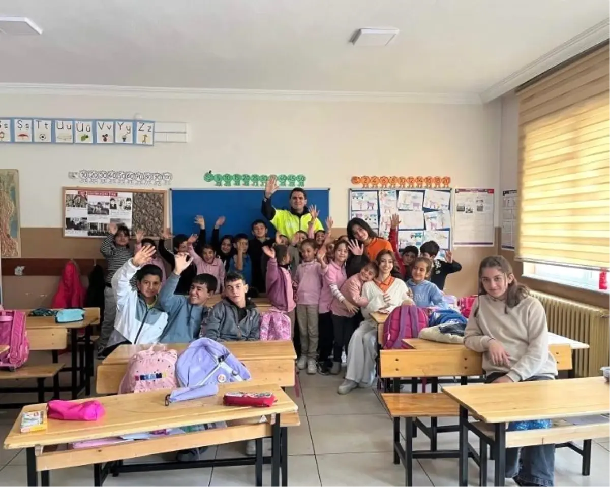 bozuyukte ogrencilere trafik guvenligi semineri duzenlendi aywtapq6.jpg