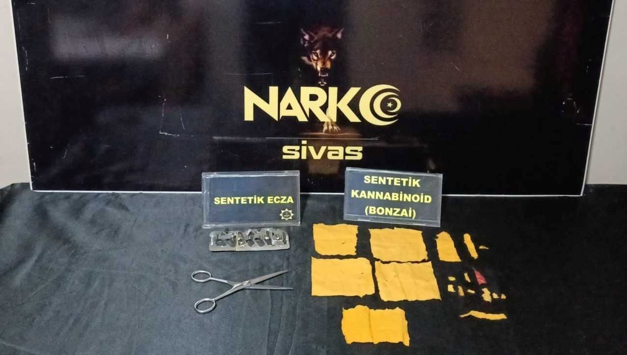 kagitlaraemdirilmis sentetik uyusturucu ele gecirildi PsFuwqZY.jpg