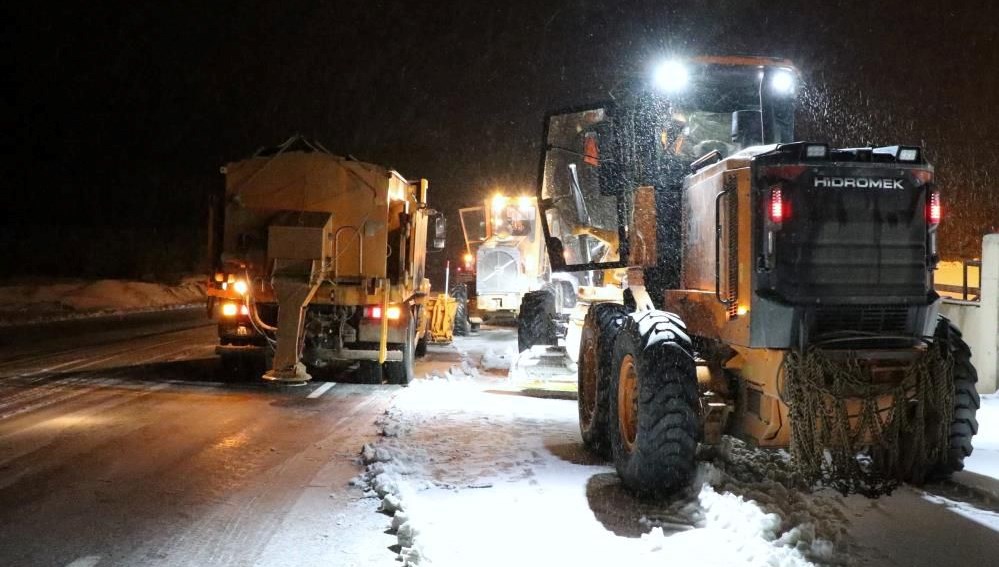 kar ve tipi bastirdi suruculer zor anlar yasadi 8VjGZisZ.jpg