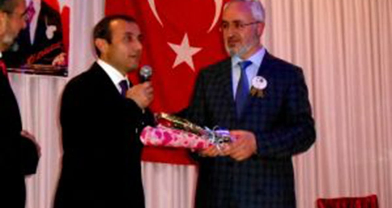 Diyanet’ten Tuncay Sonel’e Anlamlı Ödül: “Yetim ve Öksüz Babası”