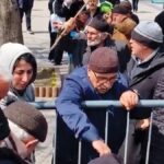 halki-bir-elmaya-muhtac-ettiler-9CXLucLN