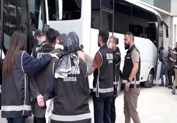 kadinlari-kullanip-ciftcileri-tuzaklarina-dusurduler-engelli-cocugu-bile-darbettiler-8iTsRfFM