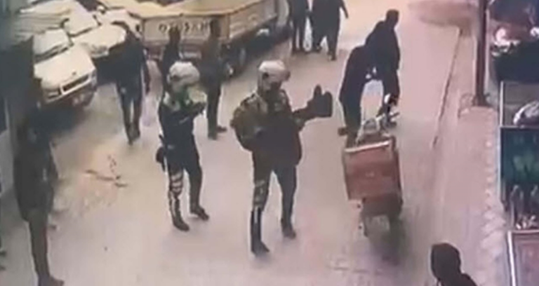 yanginda-mahsur-kalan-kadini-jandarma-kurtardi-o-anlar-kamerada-hSXEmKgz