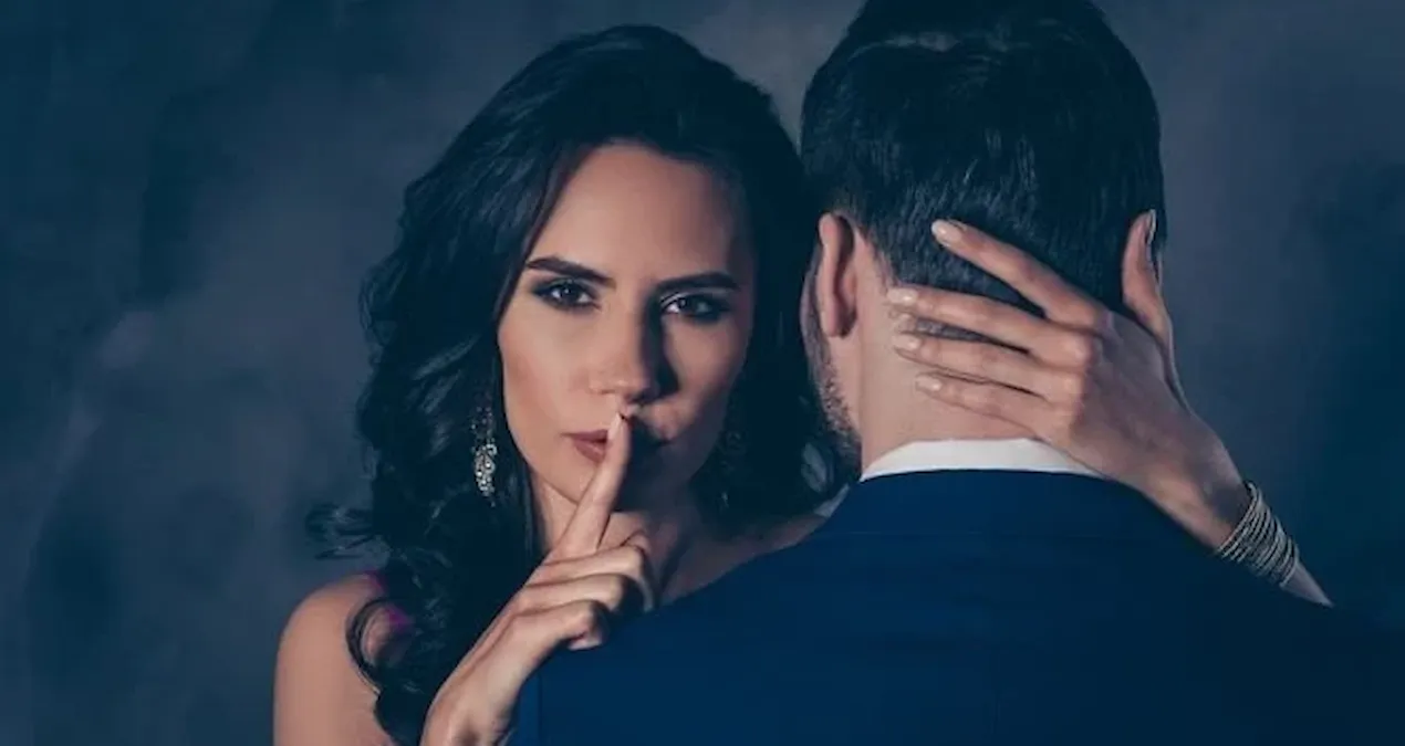 Astrolojide sadakat sinirlarini zorlayan aldatma egilimli 4 kadin burcu EOPPlvUC