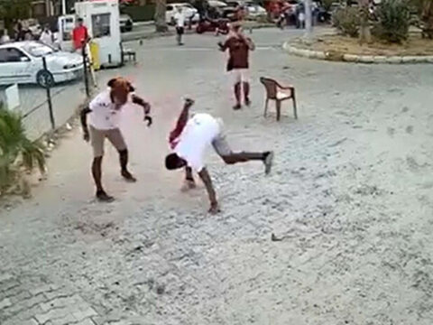 Tartisma cigirindan cikti meydan savasinda ikisi de hastanelik oldular dPjUKwLZ